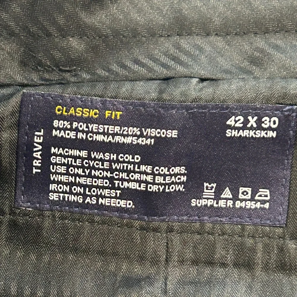 Stafford Travel Classic Fit Black Sharkskin Pleated Cuffed Dress Pants 42x30